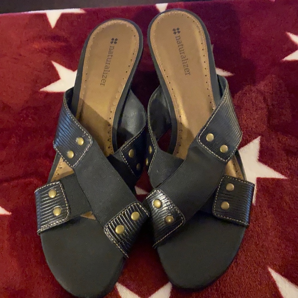 Naturalizer which peep toe sandals with studs 8.5